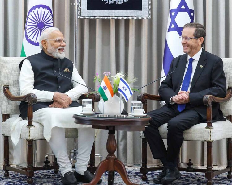 India PM Narendra Modi Israeli President Issac Herzog (R).